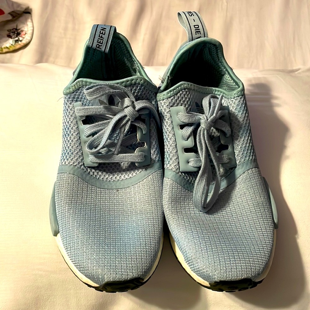 🦋Adidas NMD R1 sneakers 🦋